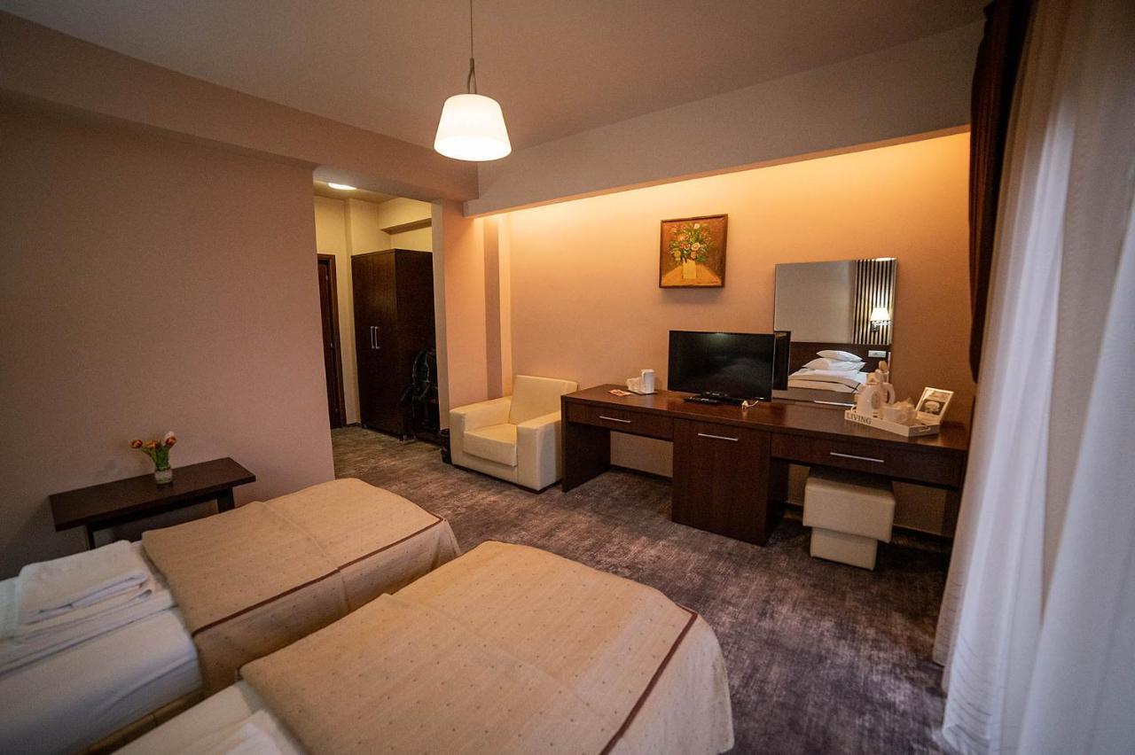 Hotel Secret Garden Baia Sprie Exterior foto