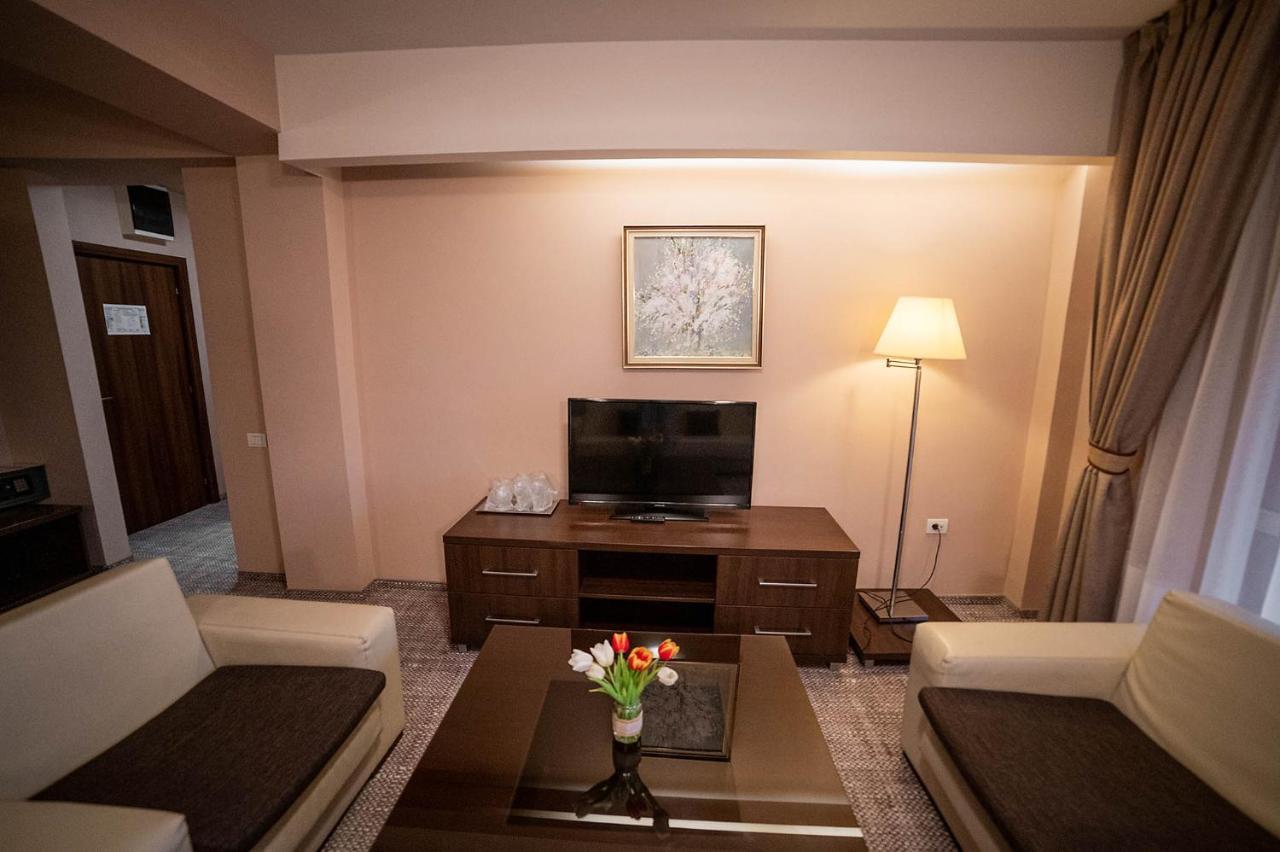 Hotel Secret Garden Baia Sprie Exterior foto
