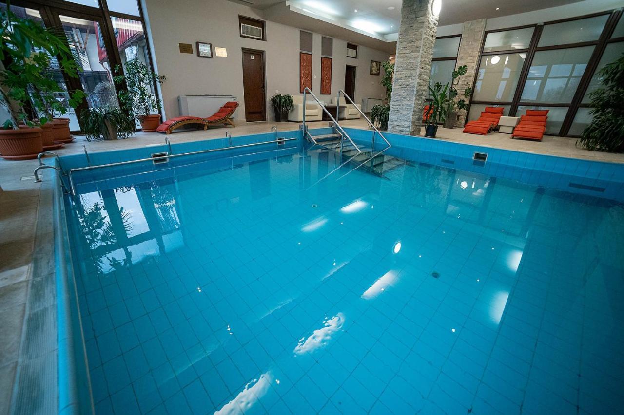 Hotel Secret Garden Baia Sprie Exterior foto