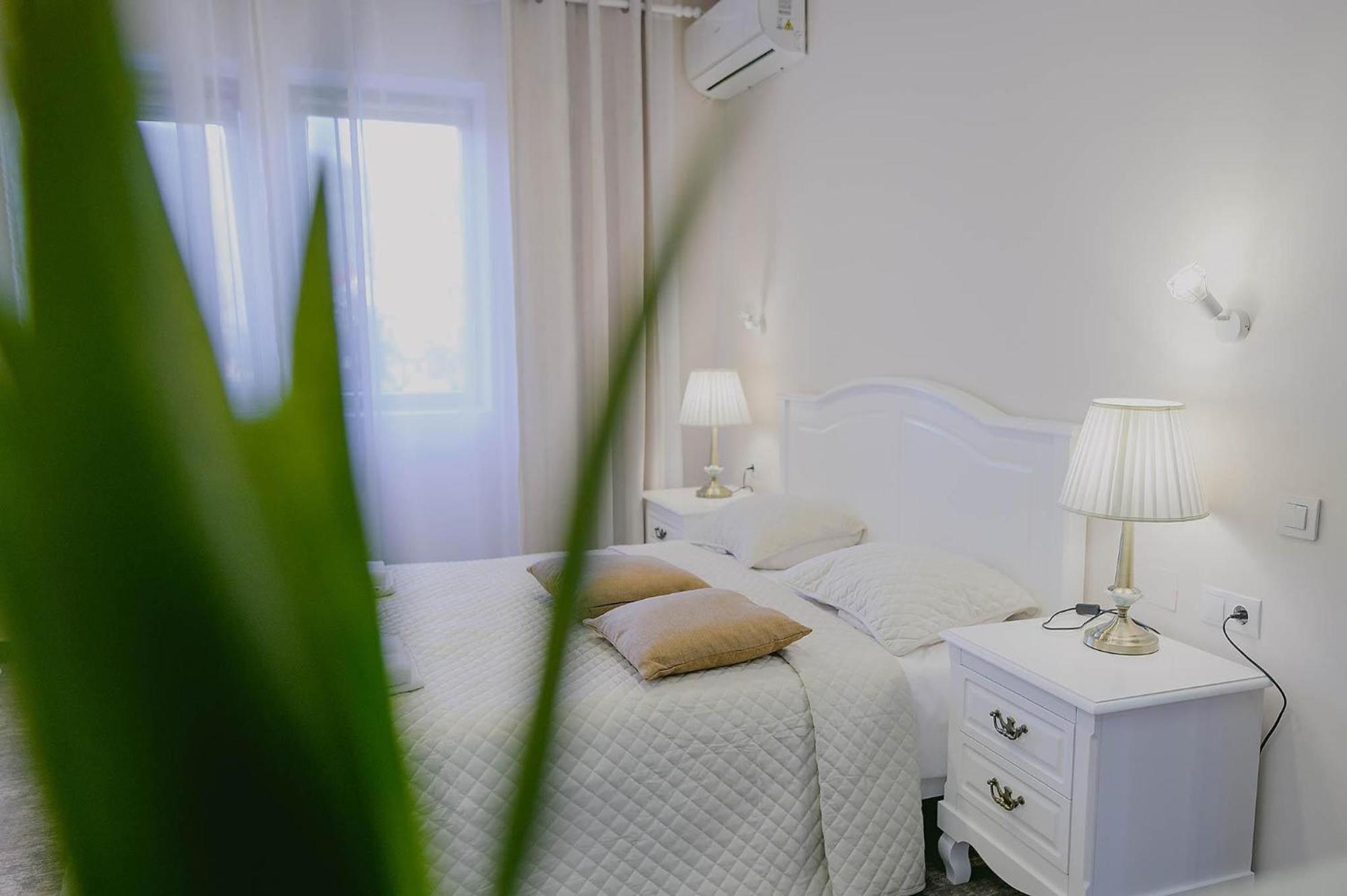 Hotel Secret Garden Baia Sprie Exterior foto